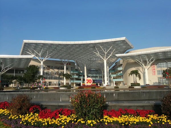 云南省滇南中心醫(yī)院——無機預(yù)涂板應(yīng)用